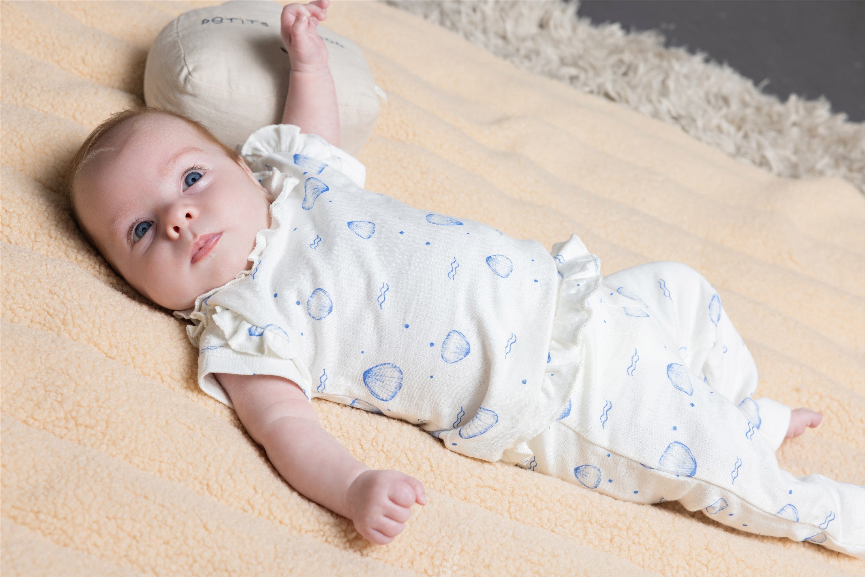 Petite Maison Kayak Tshirt met Ruffle Schelpen Print Blauw