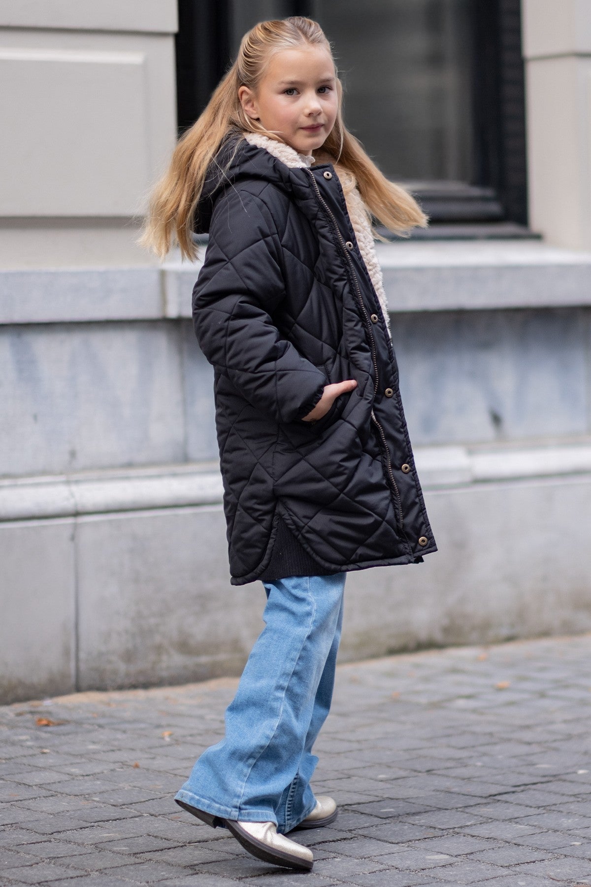 Like Flo Ariana jas Antra