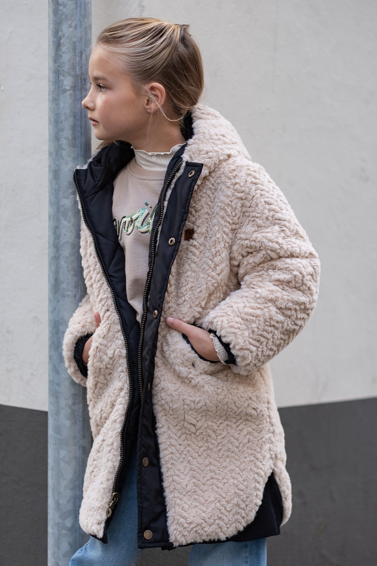 Like Flo Ariana jas Antra