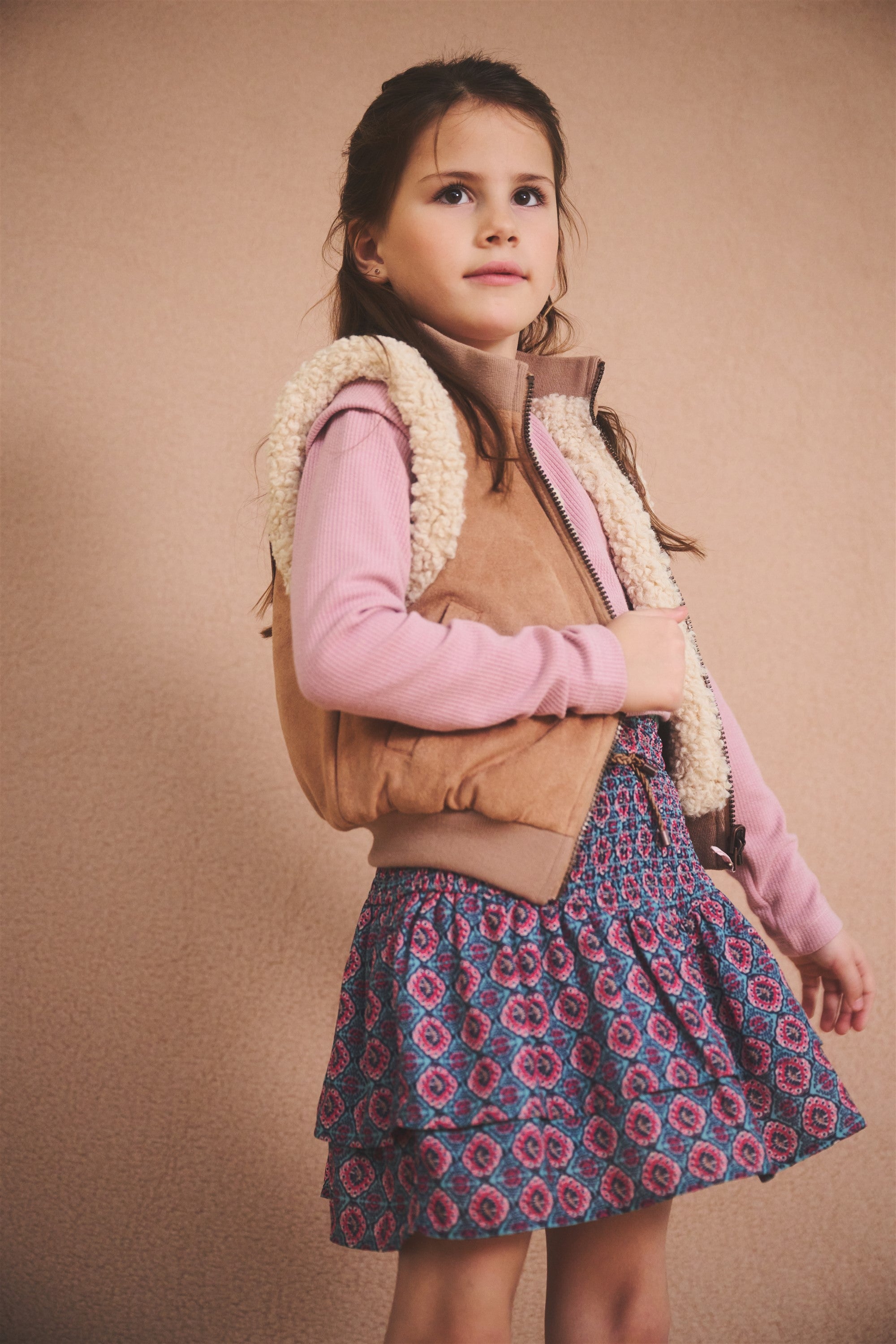 NoNo Kenna Reversible Gilet met Zacht Bont & Suede Taupe