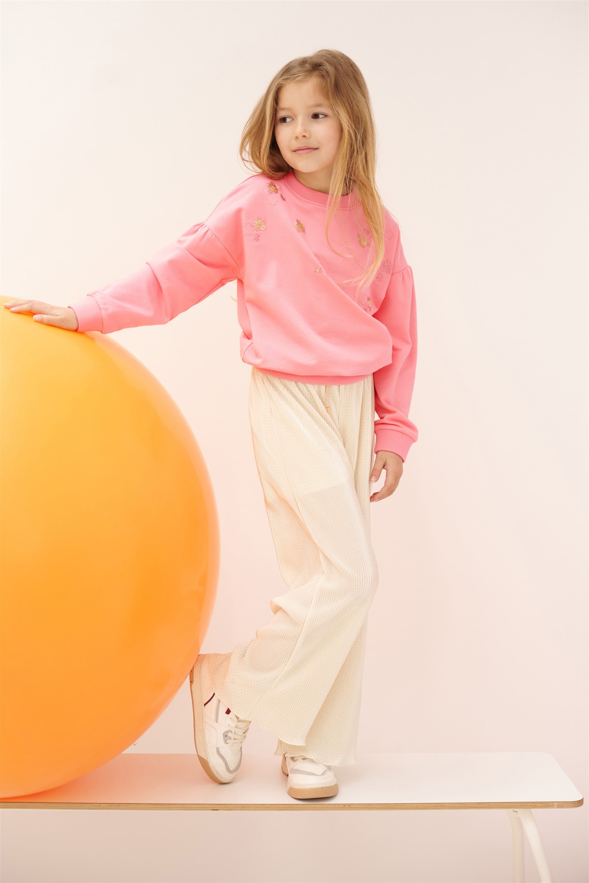 NoNo Kimas Pullover mit Blumenstickerei Rose