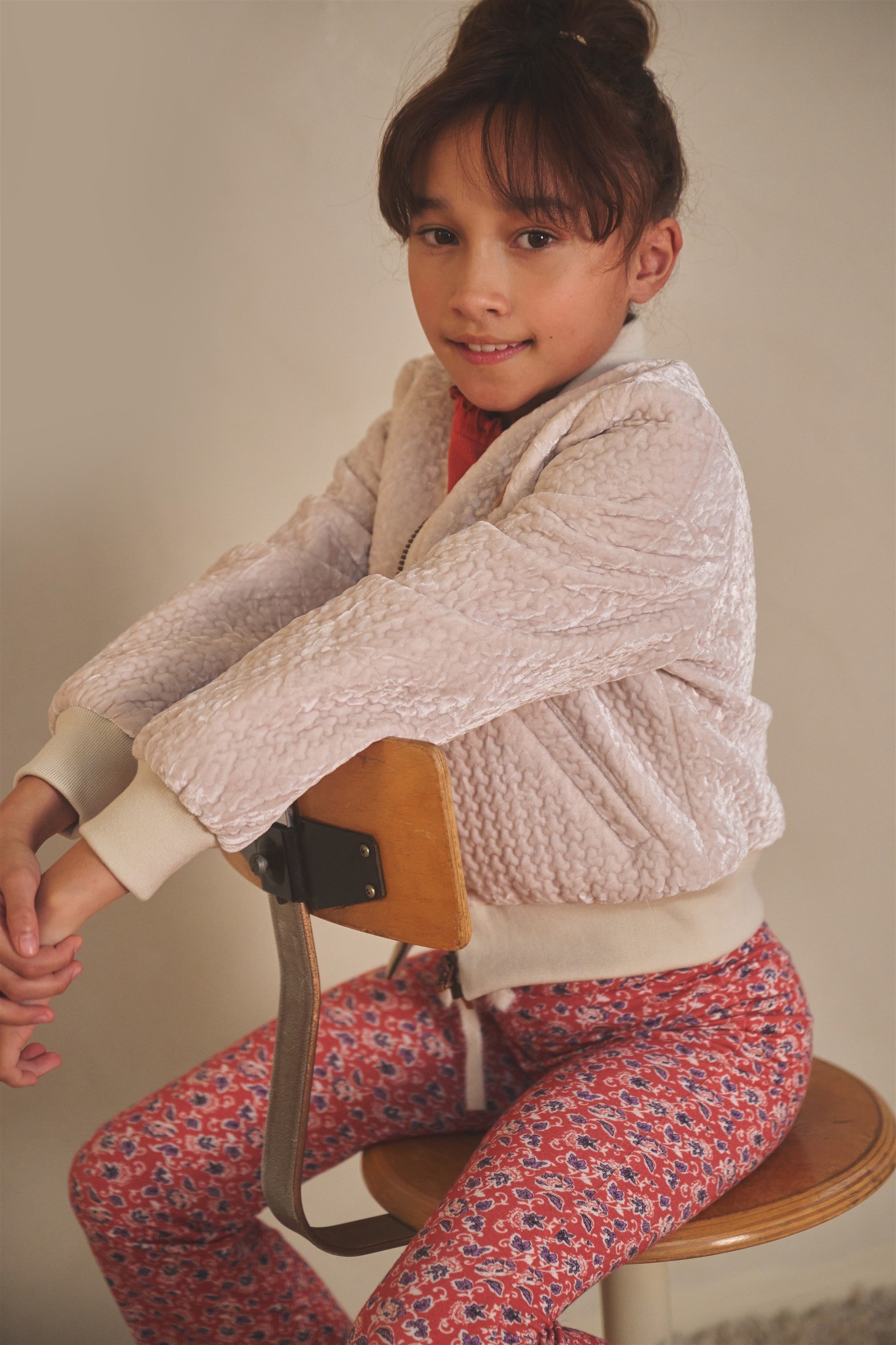 NoNo Doris binnen Jas Ivoor