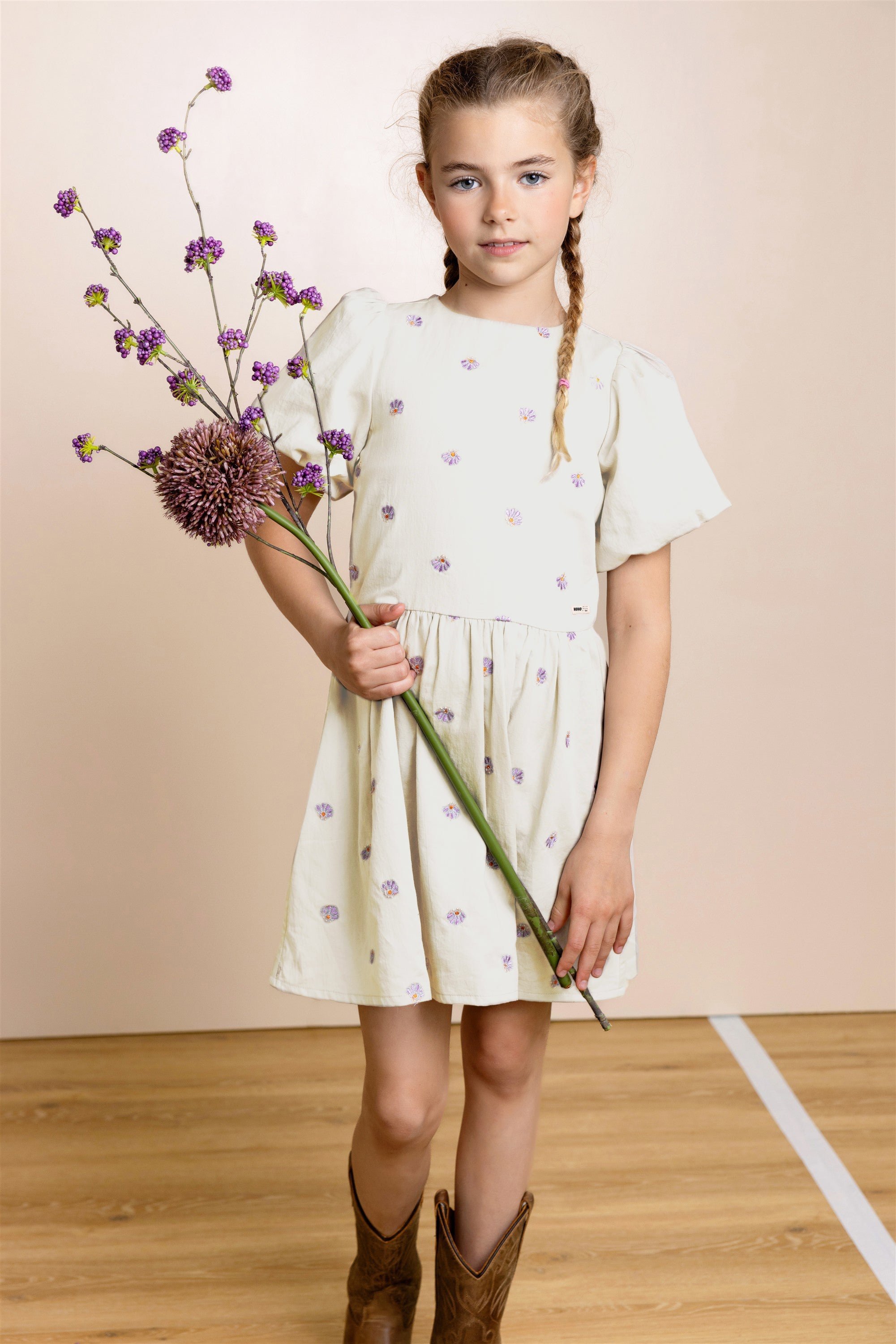 NoNo Mira Geborduurde Jurk Ivoor