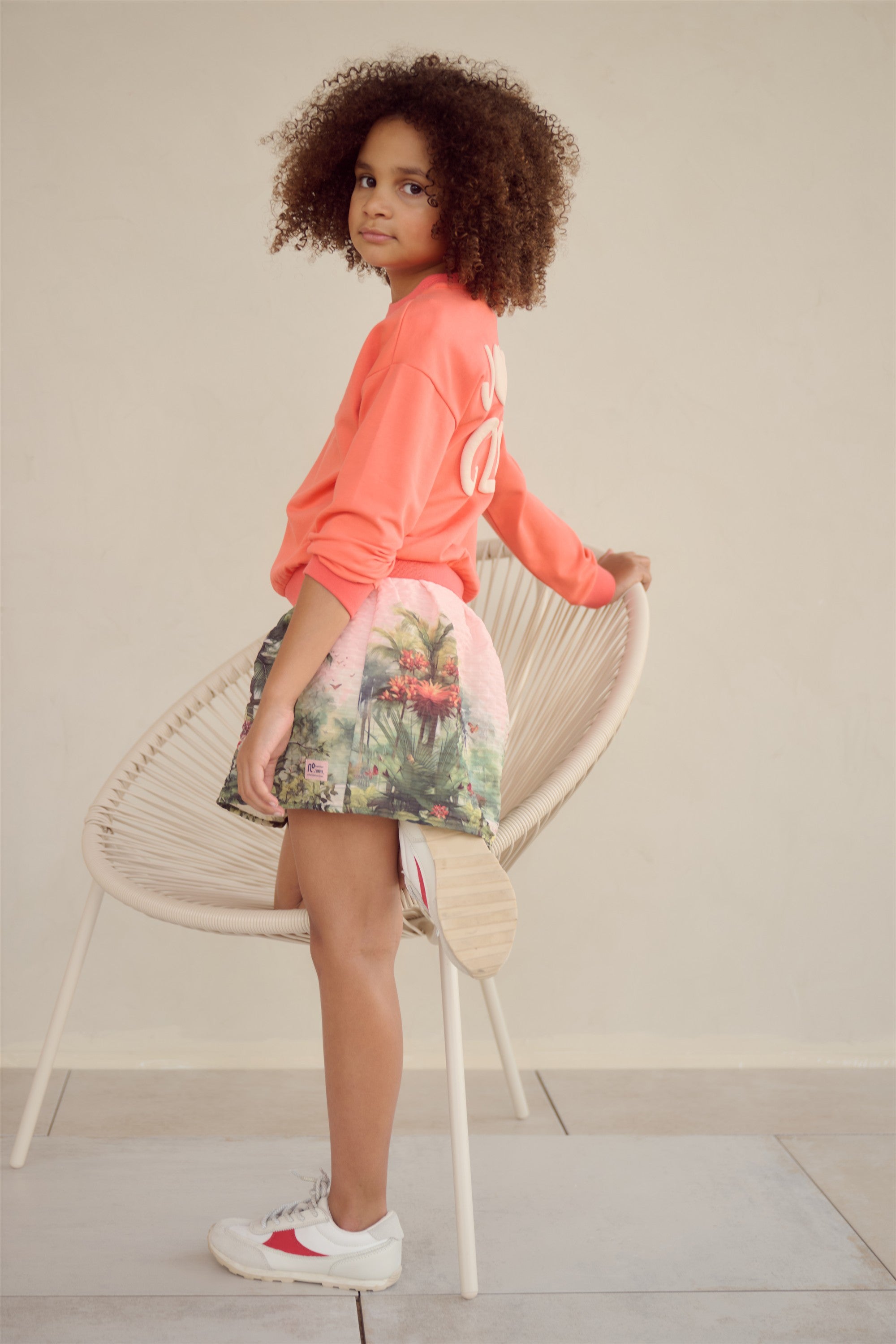 NoNo Konono Sweater 'Join the Club' rugprint Koraal Oranje