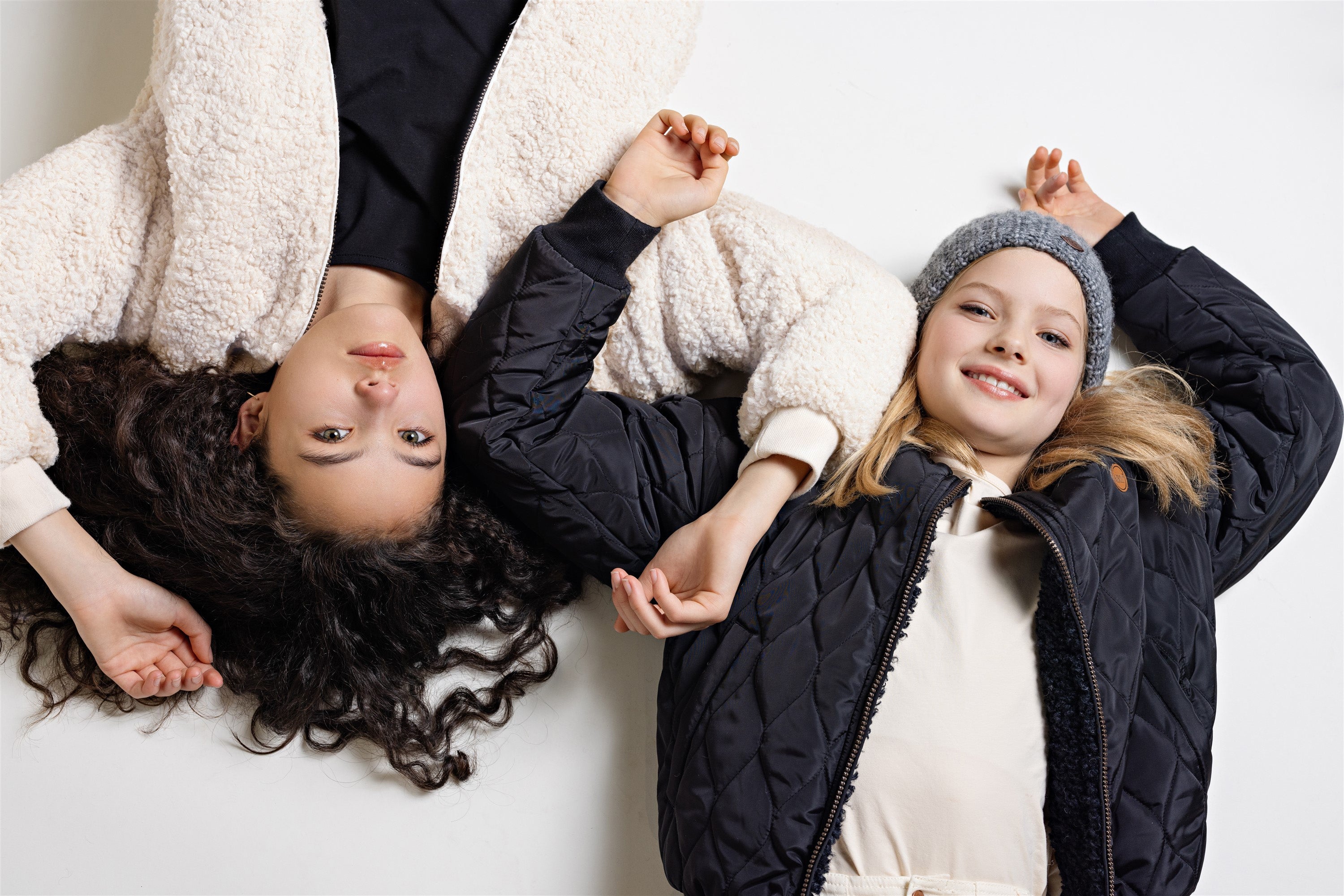 NoBell' Bombi Reversible Jas met Verborgen Capuchon Zwart