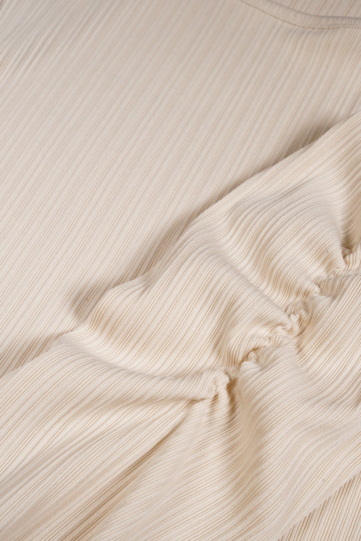 NoBell' Kiss Rib Tshirt met Fancy Mouw Detail Ivoor