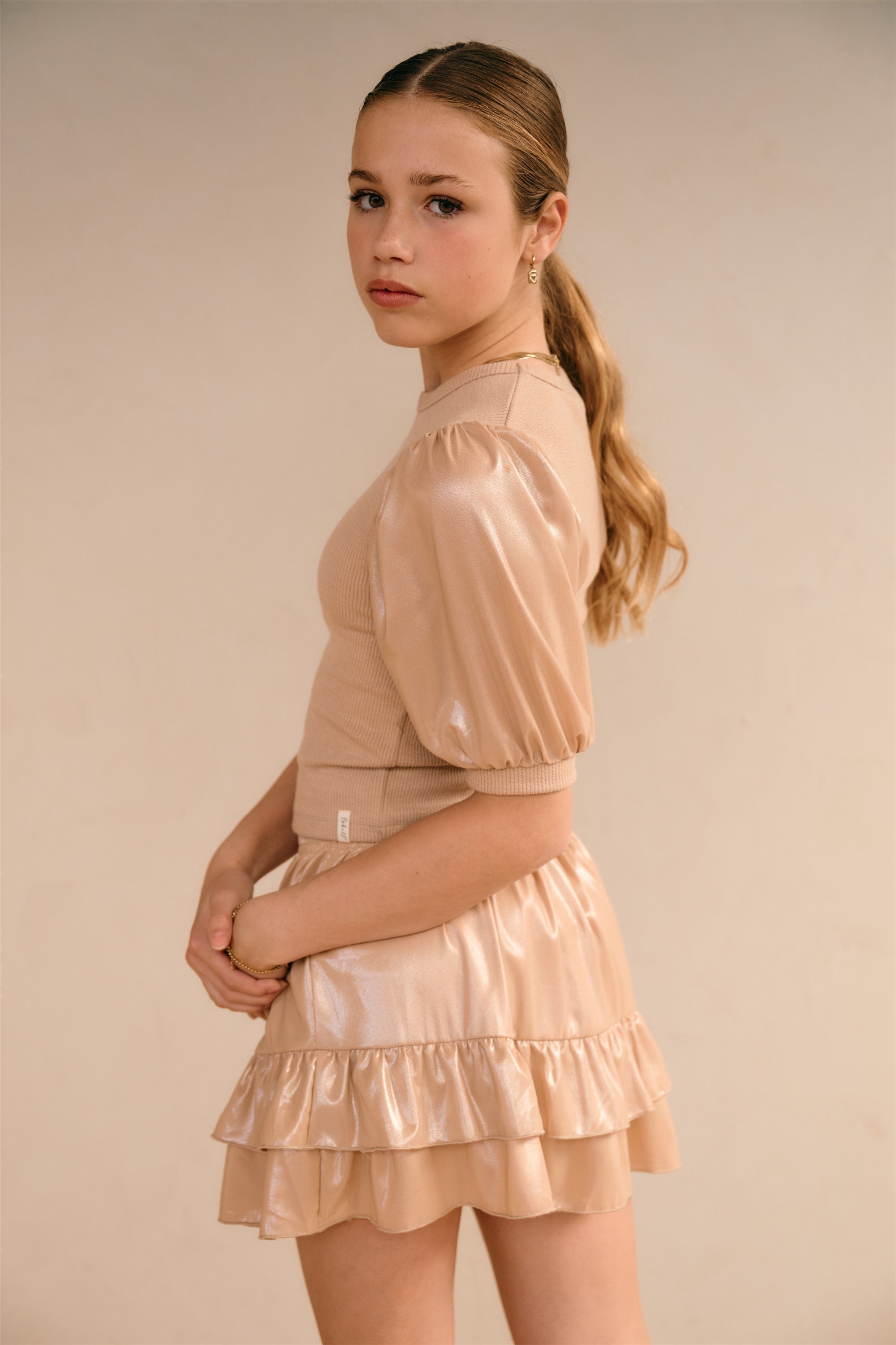 NoBell‘ Kylia Rippentop mit Ballonärmeln Hellgold