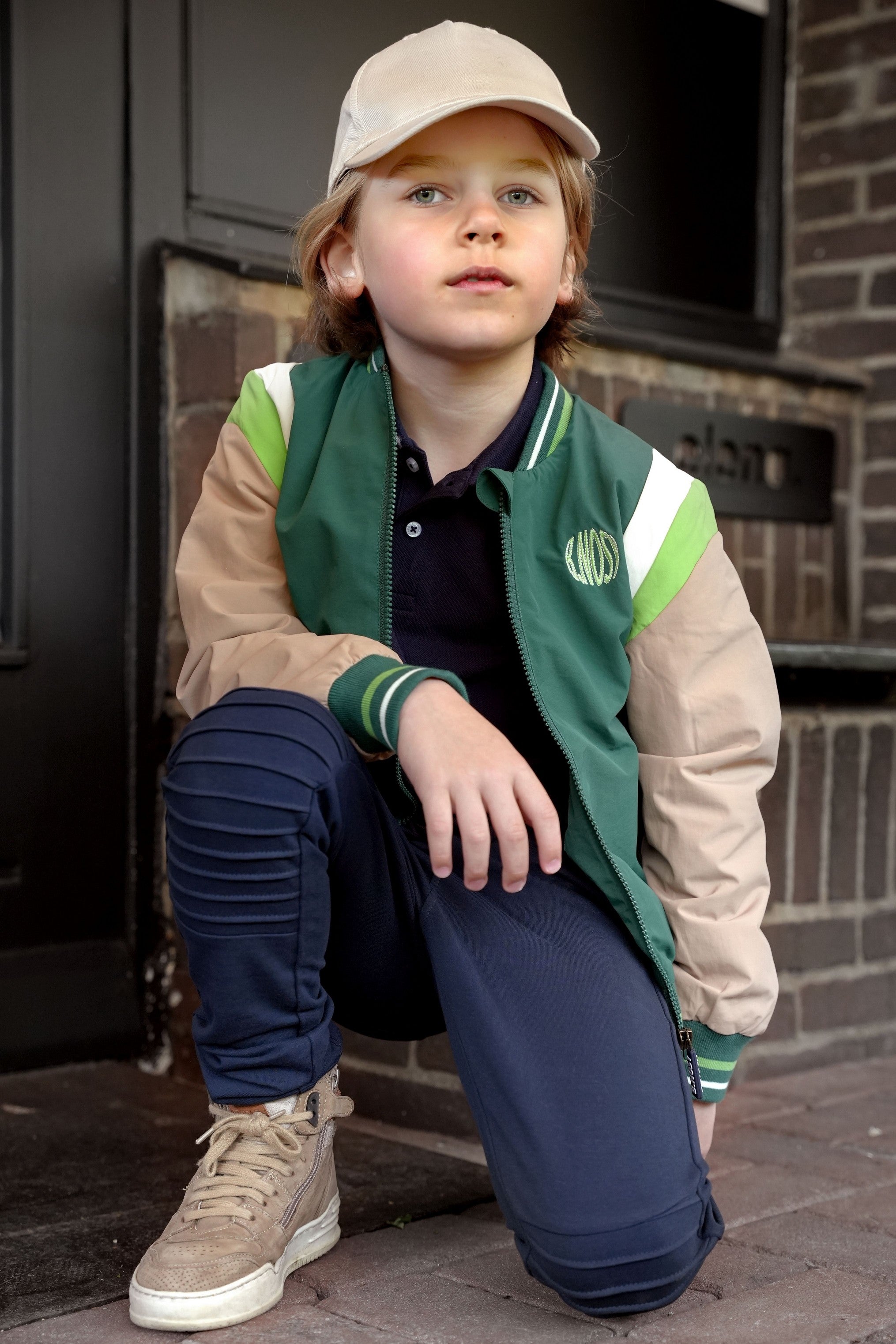 B.Nosy James jas groen