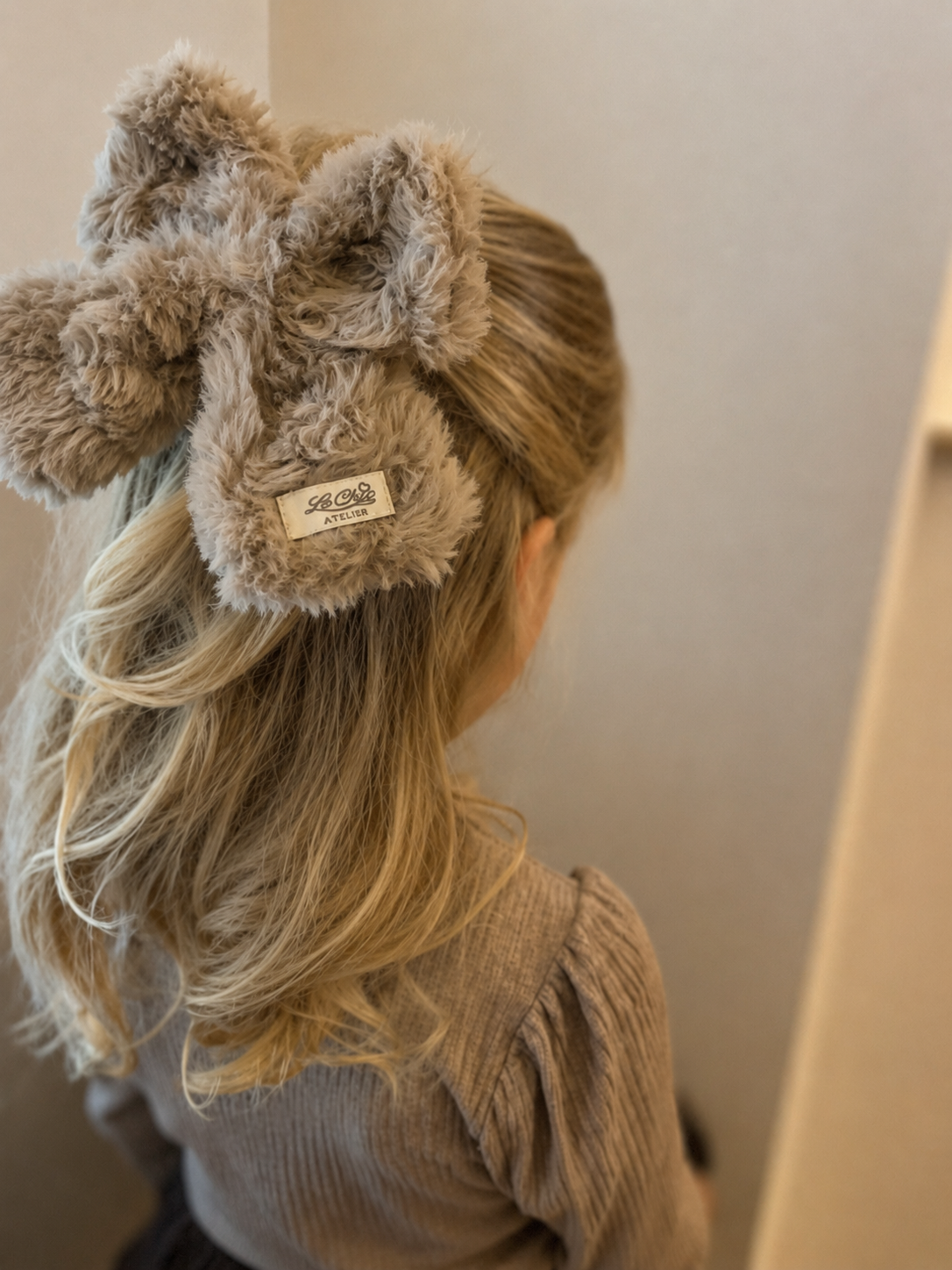 RAISA furry strik haarclip - Dune