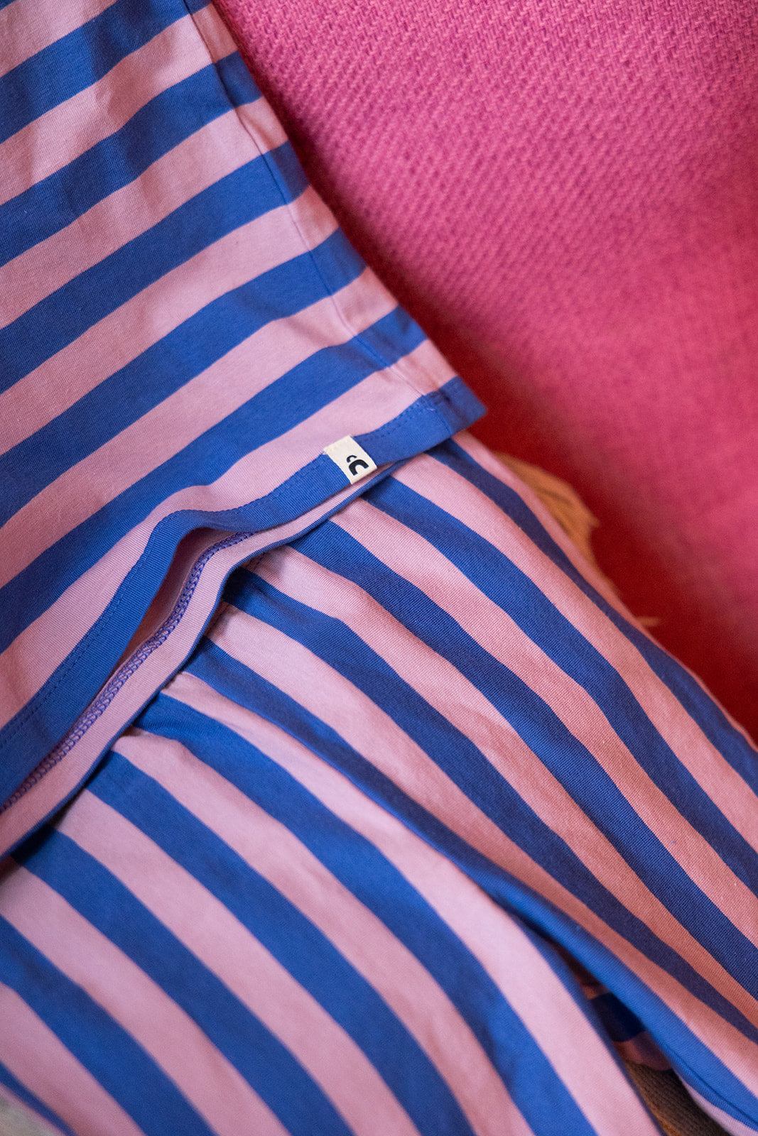 The New Chapter Nena flared broek blauw roze Magic