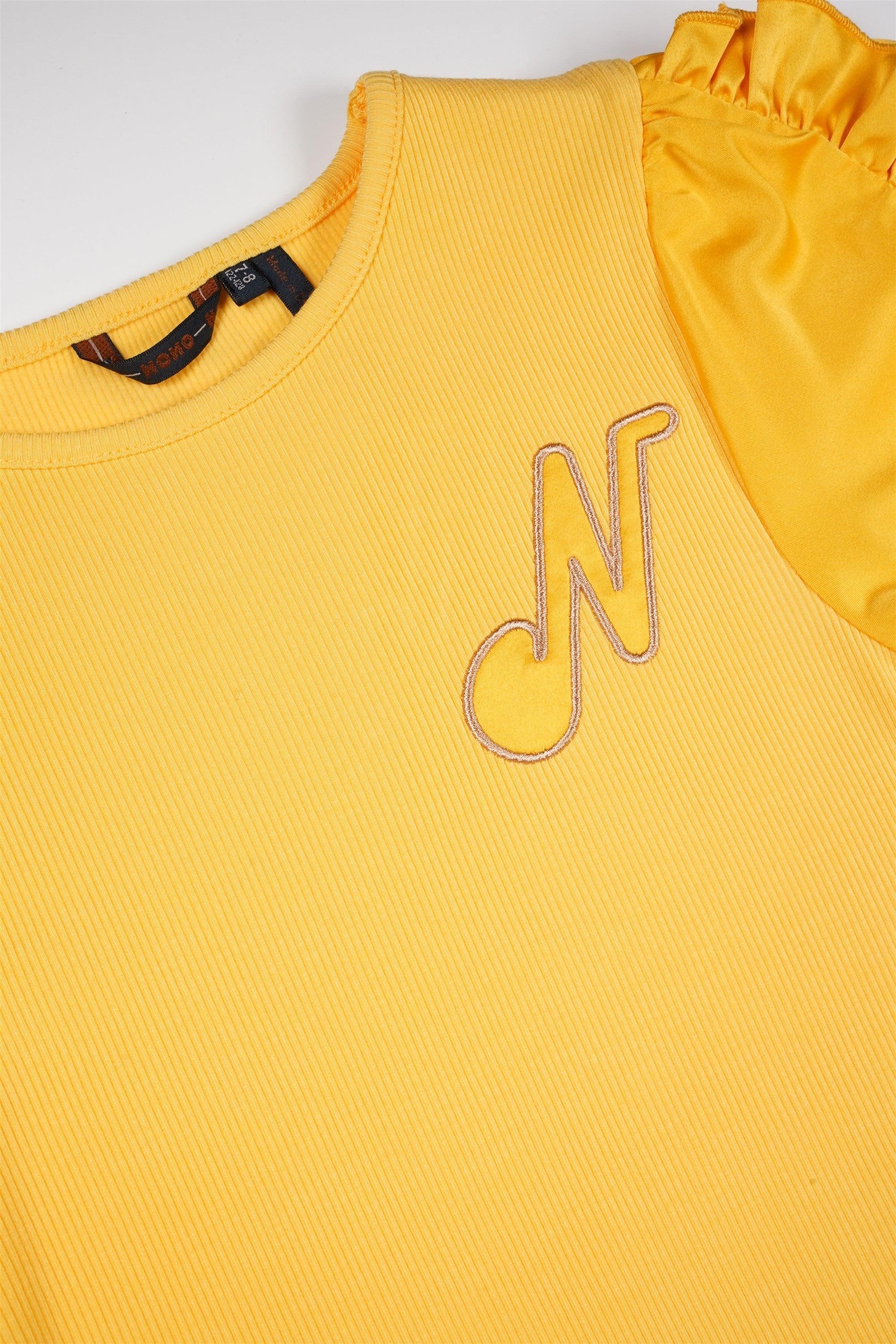 NoNo Kathleen T-Shirt met frill op de mouw Abrikoos